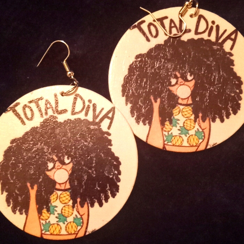 Total diva earrings